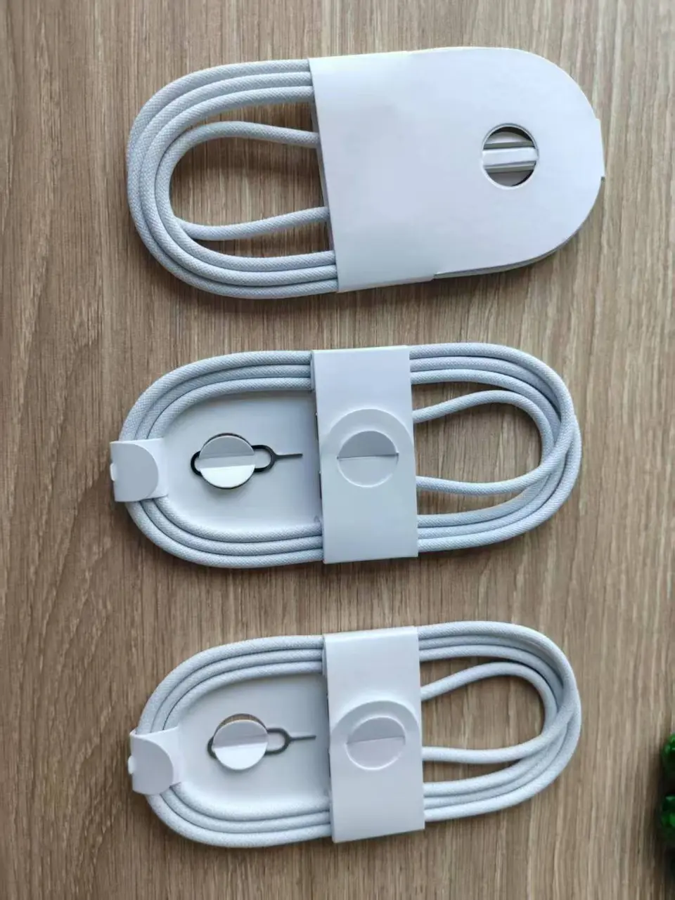 50,000 original iPhone 16 data cables in stock - LiuDao iPhone stock photo 1