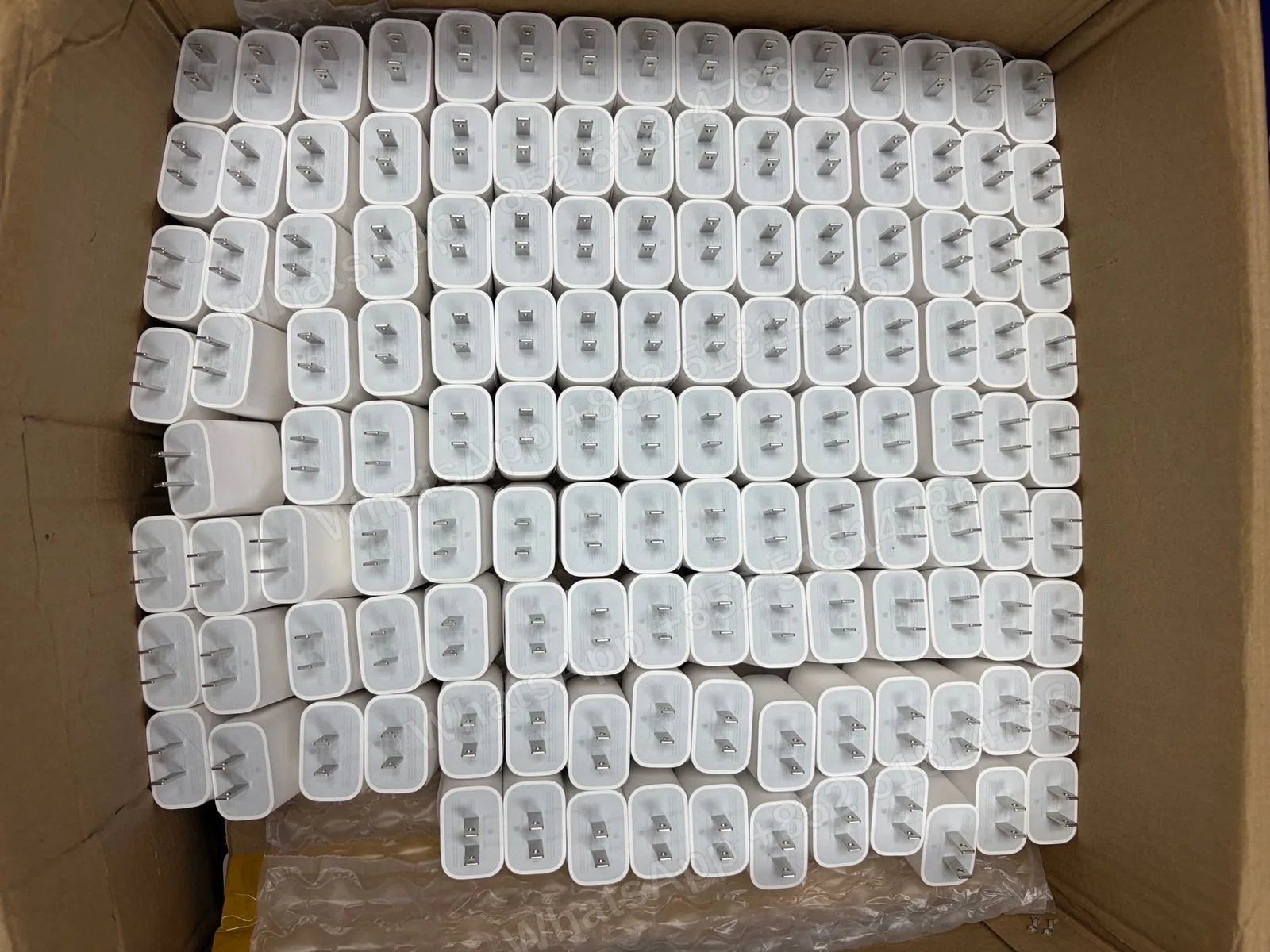 Adapt and cable - LiuDao stock photo 1