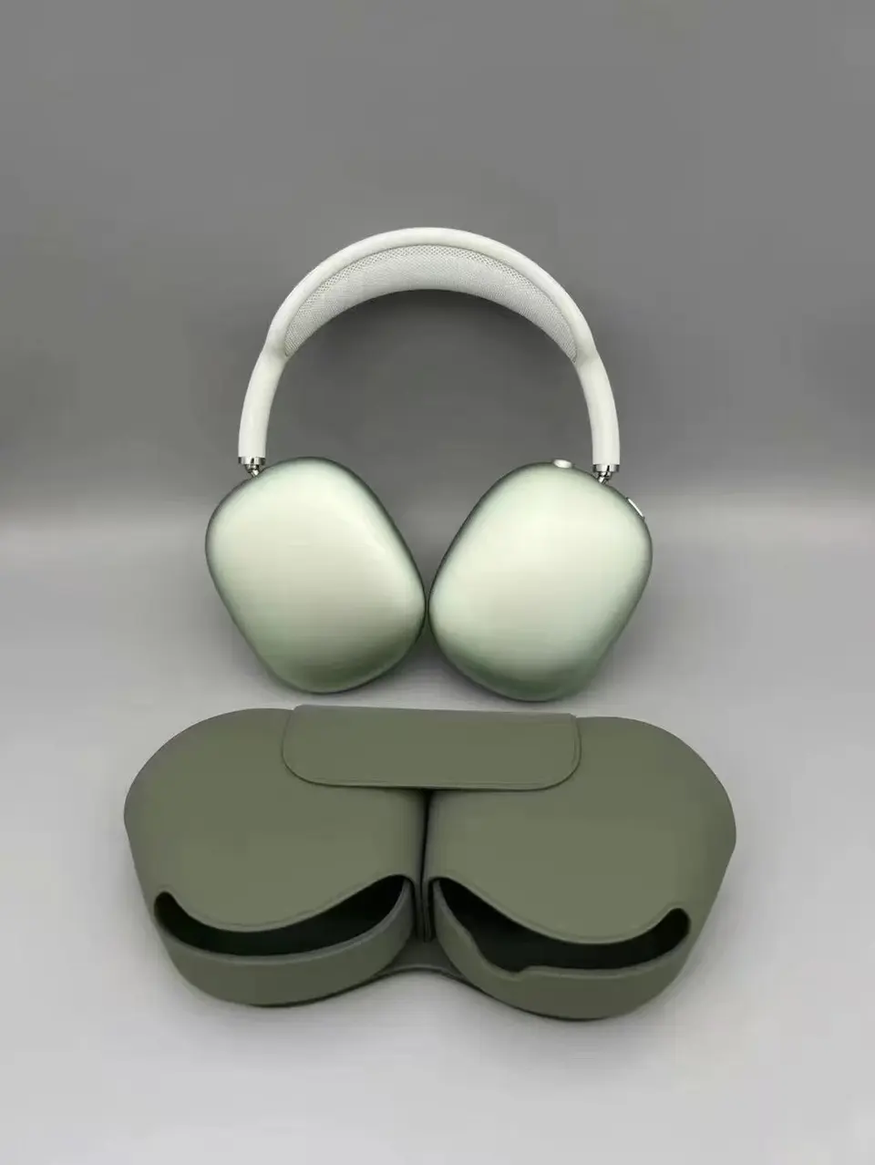 AirPods Max: - LiuDao AirPods stock photo 1