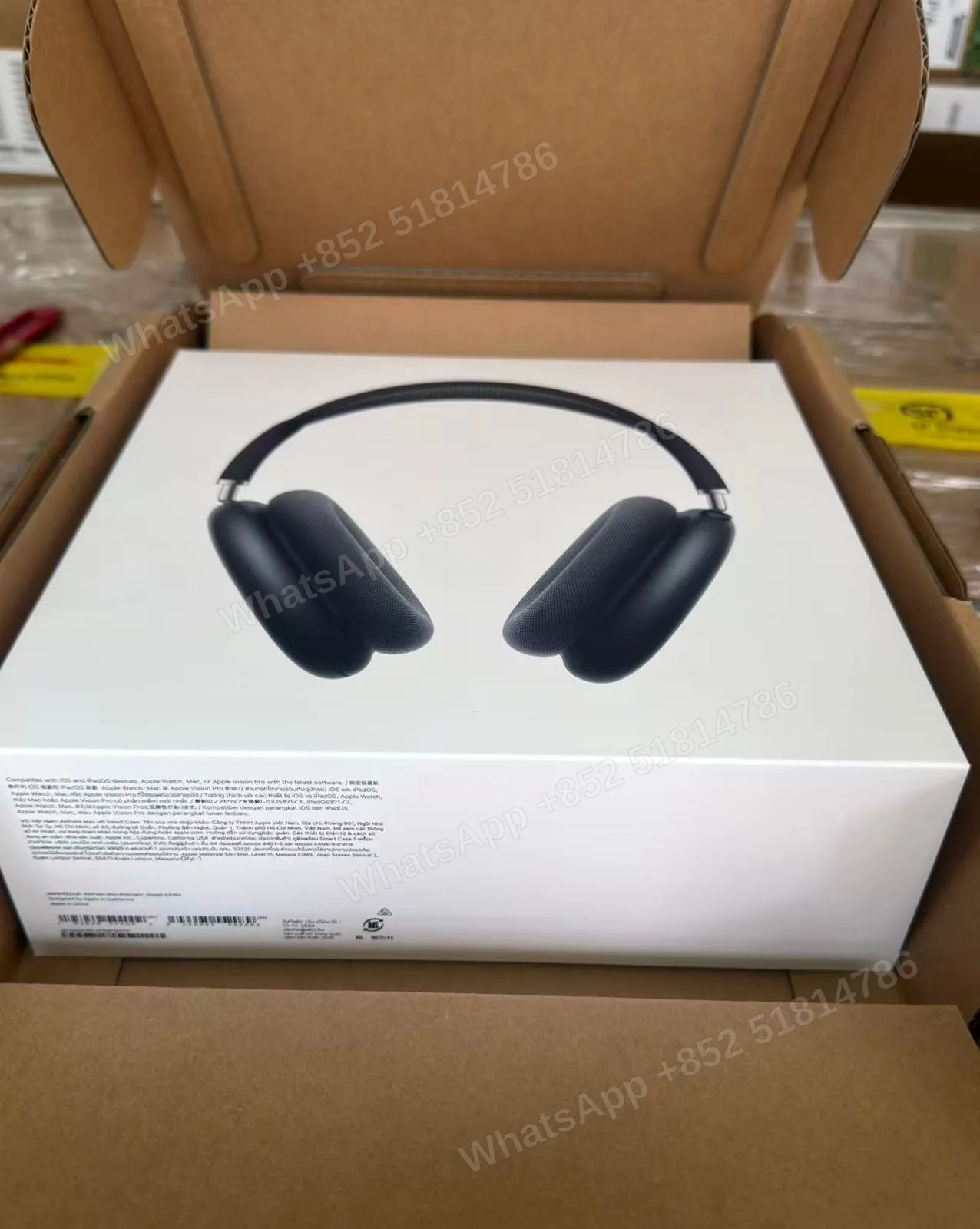 Airpods max USB-C new - LiuDao stock photo 1