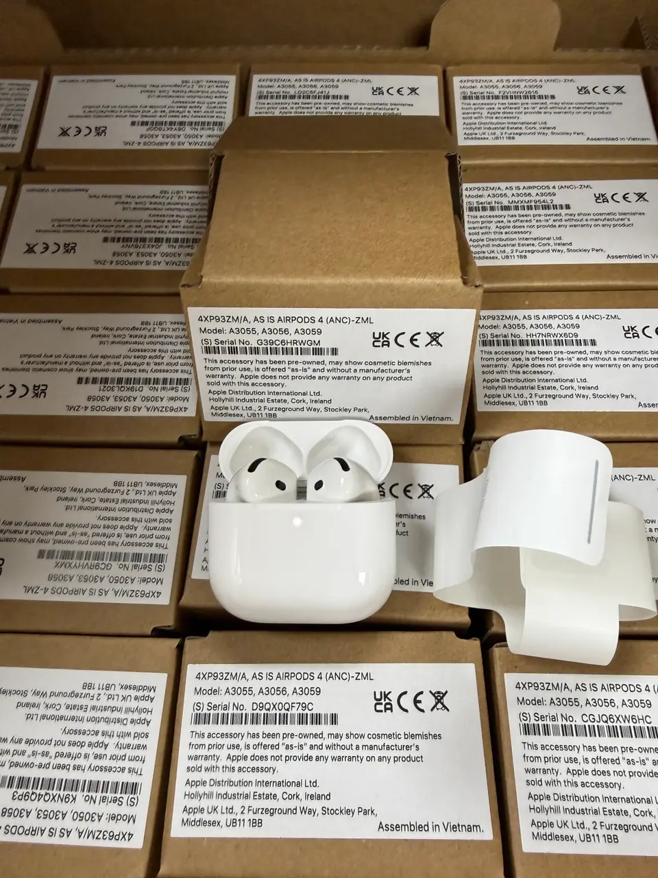 Airpods4（ANC） - LiuDao AirPods stock photo 1