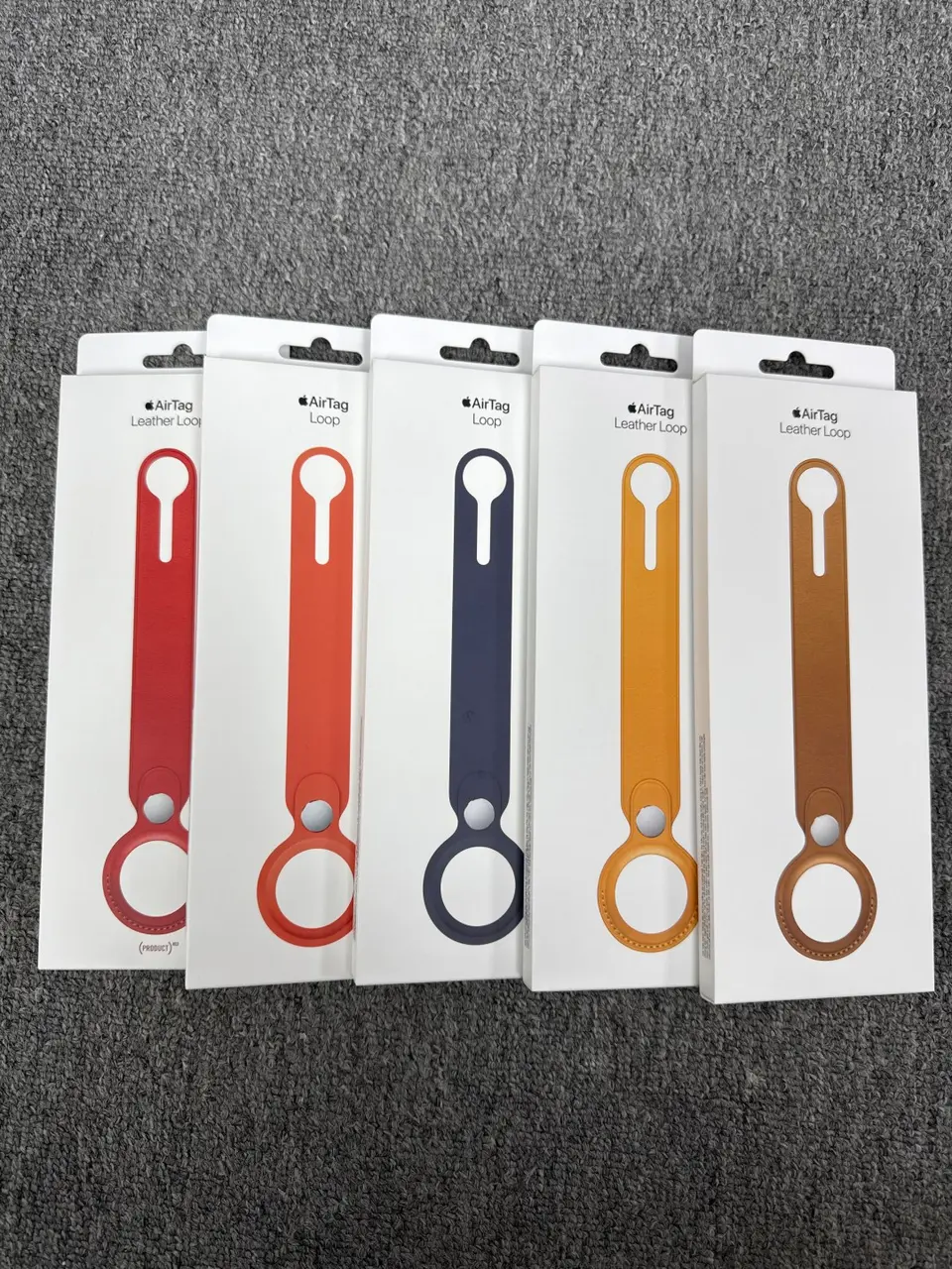AirTag扣环 深邃蓝 - LiuDao AirTag stock photo 1