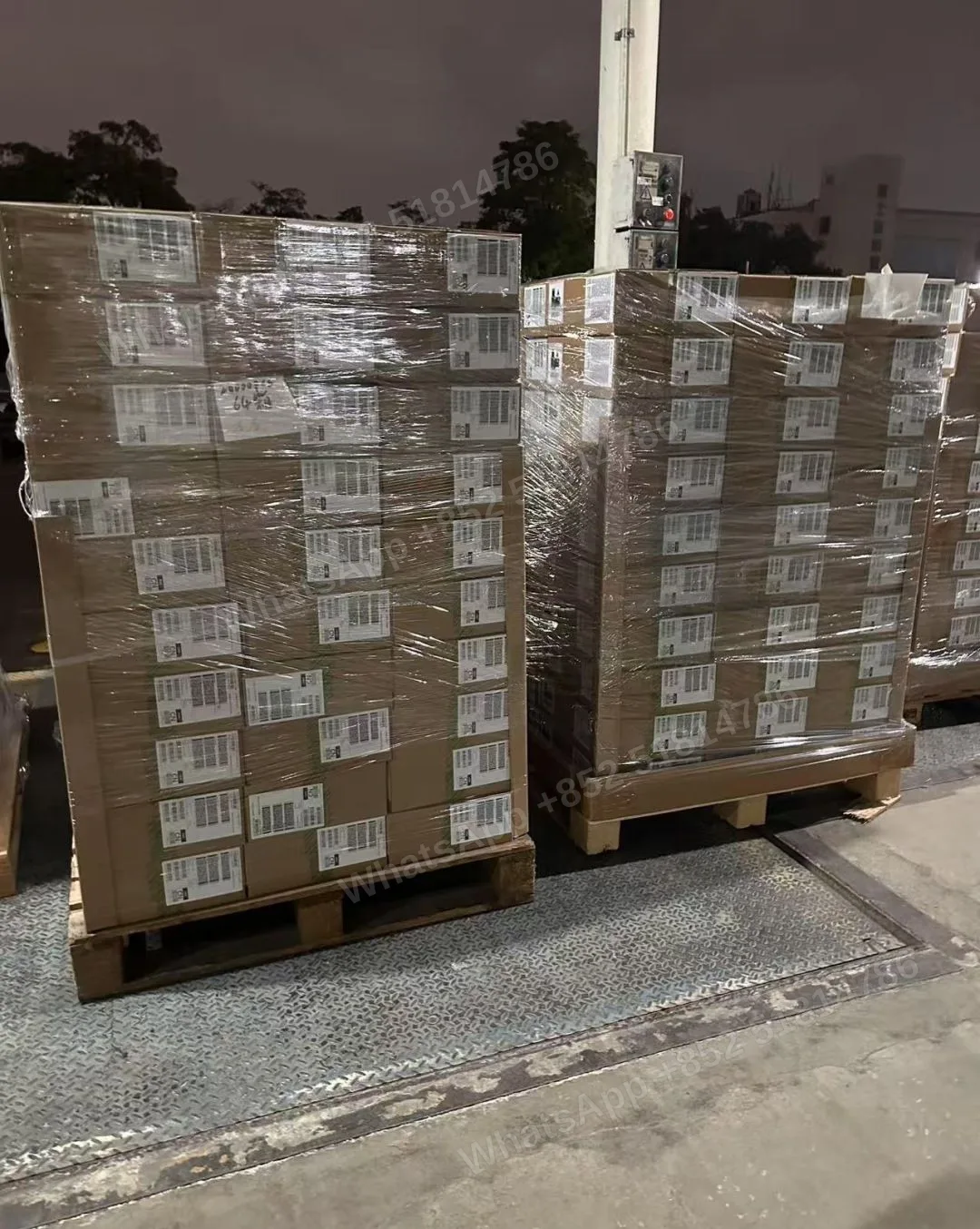 ASIS-iPhone16 Promax-USA🇺🇸China🇨🇳 - LiuDao stock photo 3