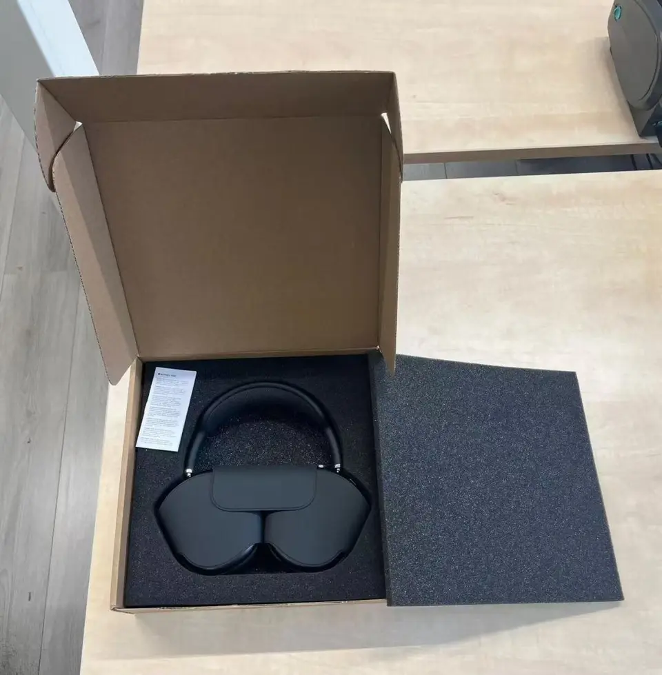 Asis-ZPA-AirPods Max 120pcs - LiuDao AirPods stock photo 1