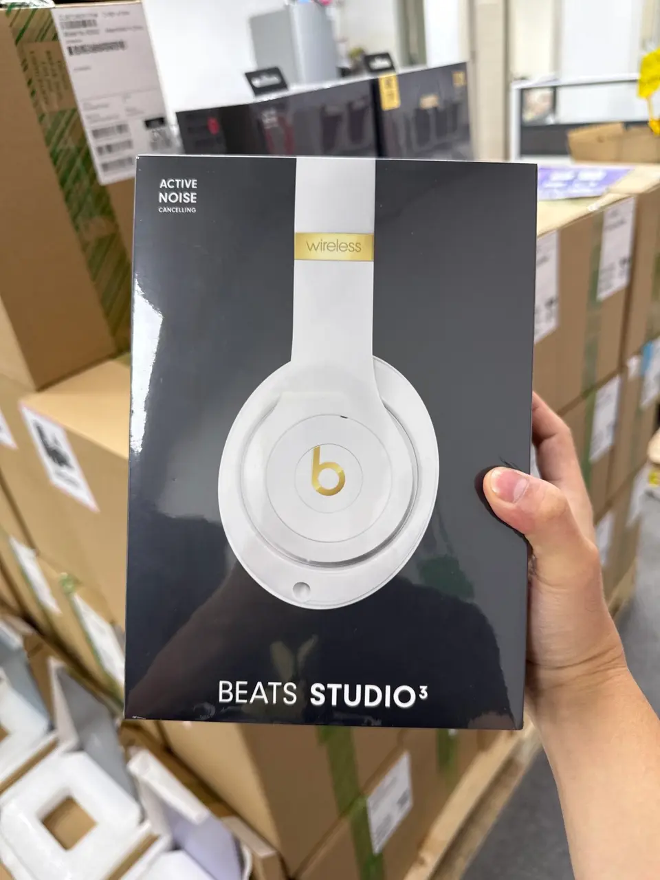 Beats studio3 wirelesss-STUDIO3 WIRELESS_WHITE-PAC-白色 - LiuDao stock stock photo 1