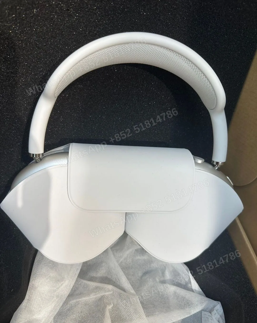 Bluetooth headphones(藍牙耳機)-Asis-AirPods Max （2020）Lightning-不分-A2096 ZP-A-不分-Active - LiuDao stock photo 1