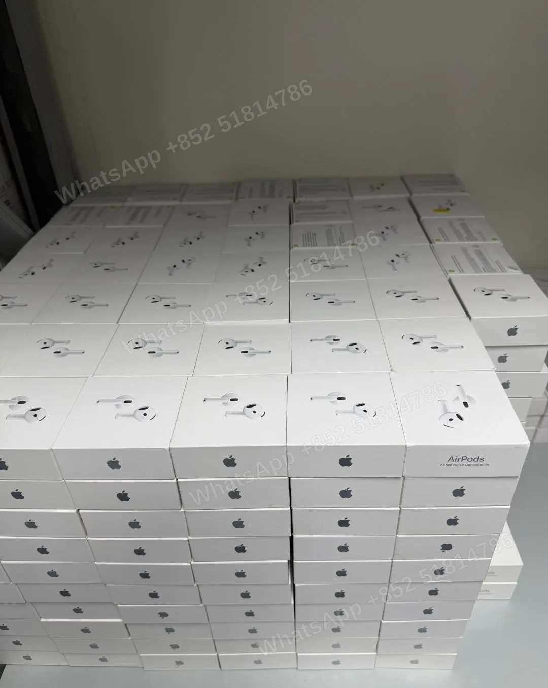 Brand new AirPods 4（2024）ANC A3055 A3056 A3059-LL/A Not Activate - LiuDao stock photo 2