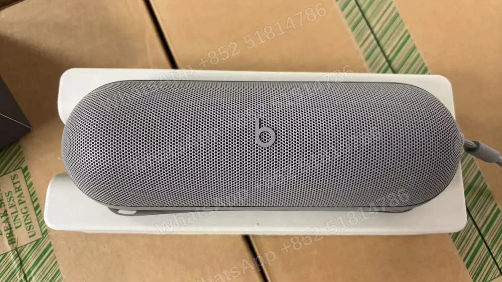 🔥Get ready for the Beats Pill Portable Wireless Bluetooth Speaker! 🎵 🌟 Key Features ✅ Universal Compatibility 📱: Eff