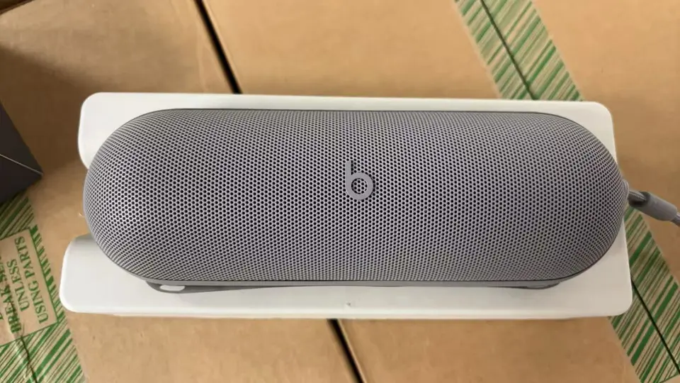 🔥Get ready for the Beats Pill Portable Wireless Bluetooth Speaker! 🎵 - LiuDao stock stock photo 1