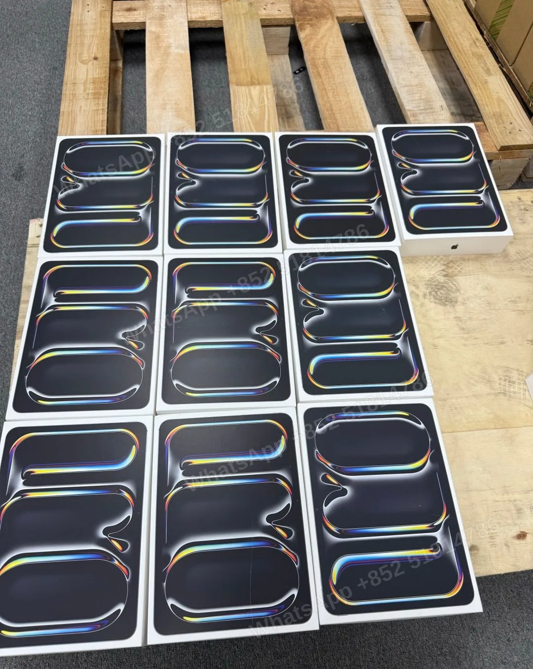 iPad Pro M4 brand new - LiuDao stock photo 1