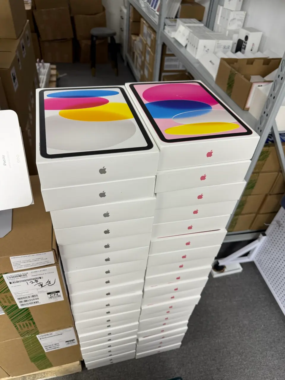 iPad11-WIFI 128GB LLA Brand New - LiuDao iPad stock photo 1