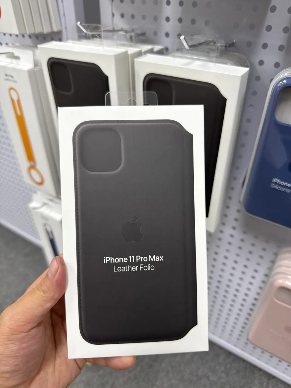iPhone 11ProMax皮革双面保护壳 孔雀绿色 - LiuDao iPhone stock photo 1