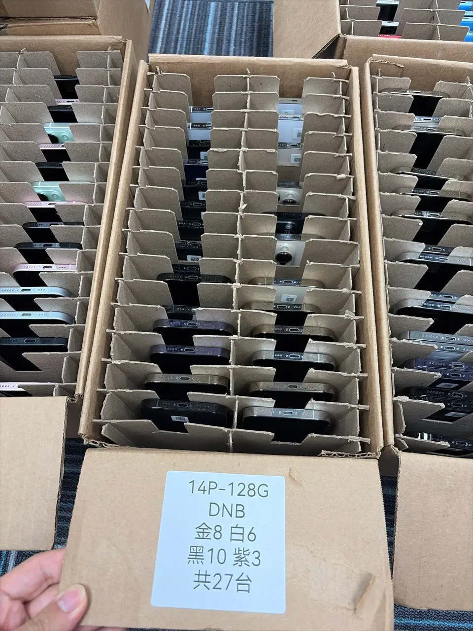 iPhone 14pro 128G DNB 27pcs - LiuDao iPhone stock photo 1