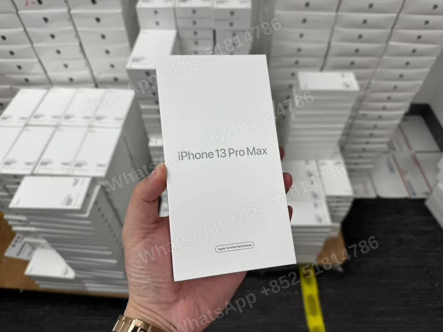 WTS 🇺🇸 iPhone 16pro max 256G // iwatch 49mm ultra2 //M3 Air7….(CPO AIR6,Air5,iPad 10) - LiuDao stock photo 2