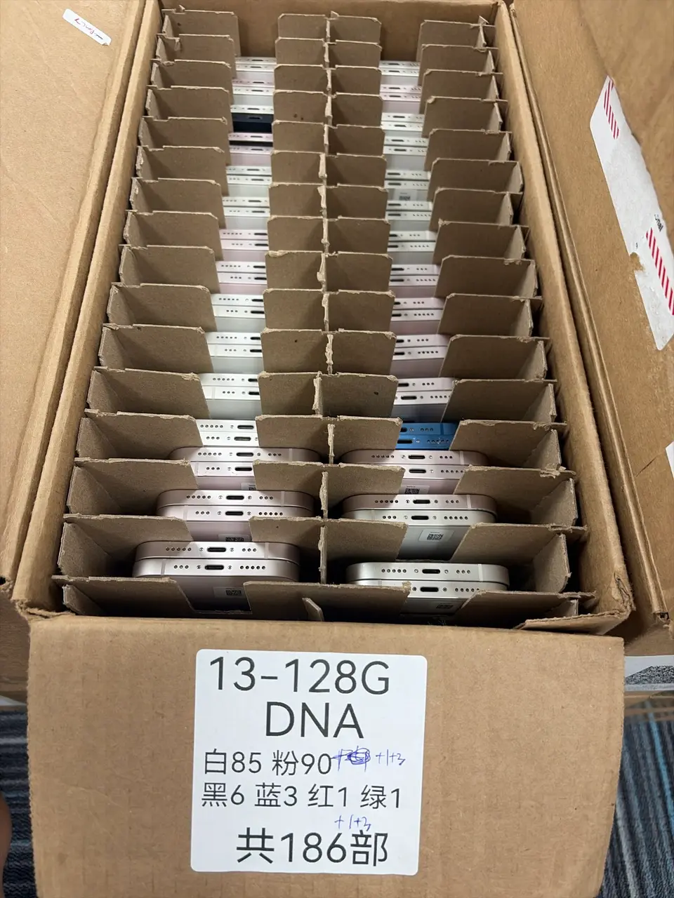 iPhone13 128G DNA 186Pcs - LiuDao iPhone stock photo 1