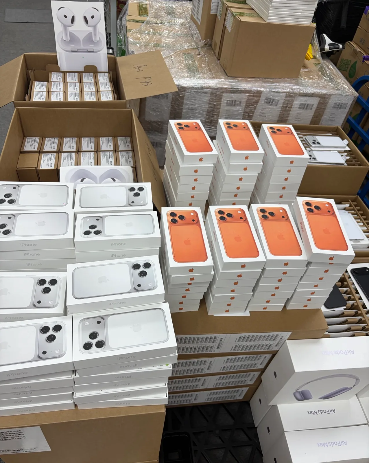 iPhone17 pro LLA 256 Brand new - LiuDao iPhone stock photo 1