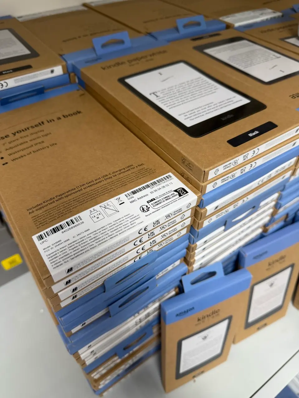 kindle gen 11/12 16gb brand new - LiuDao stock stock photo 1