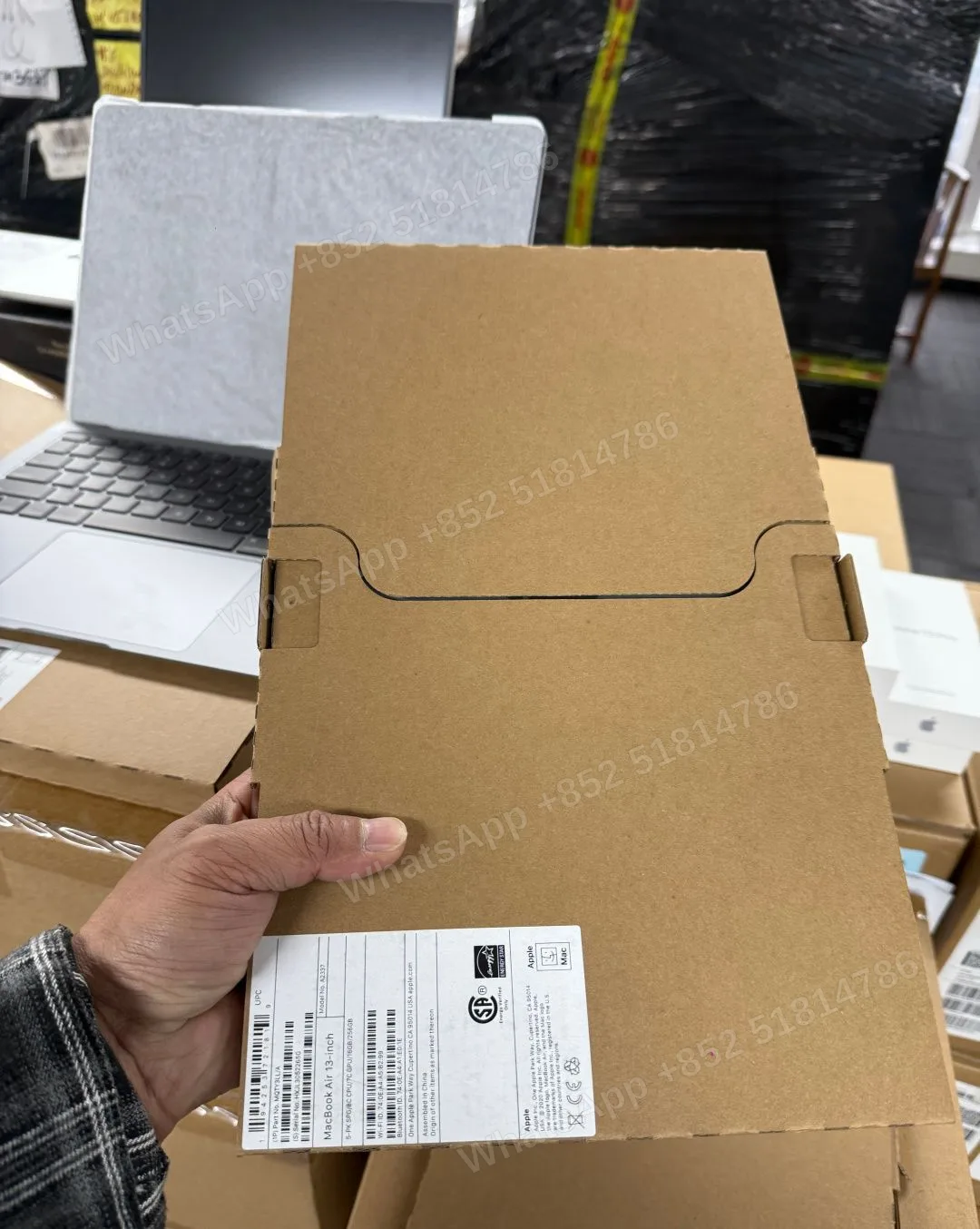 Mac Book air 13.3寸 M1 16➕256.数量1000台。全新全套。 - LiuDao stock photo 1