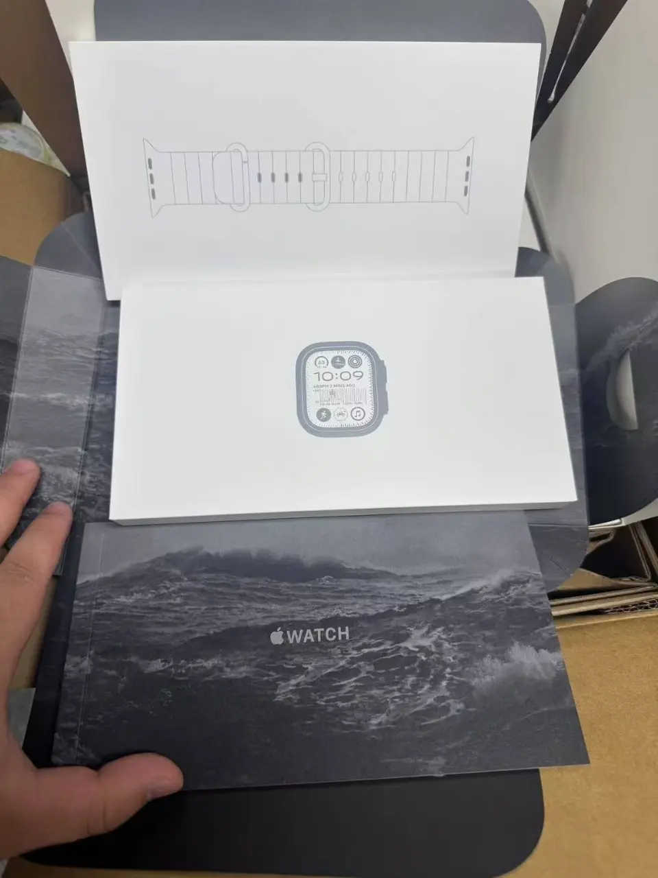 Scarce supply, traffic blockbuster 🚀 - LiuDao Apple Watch stock photo 1