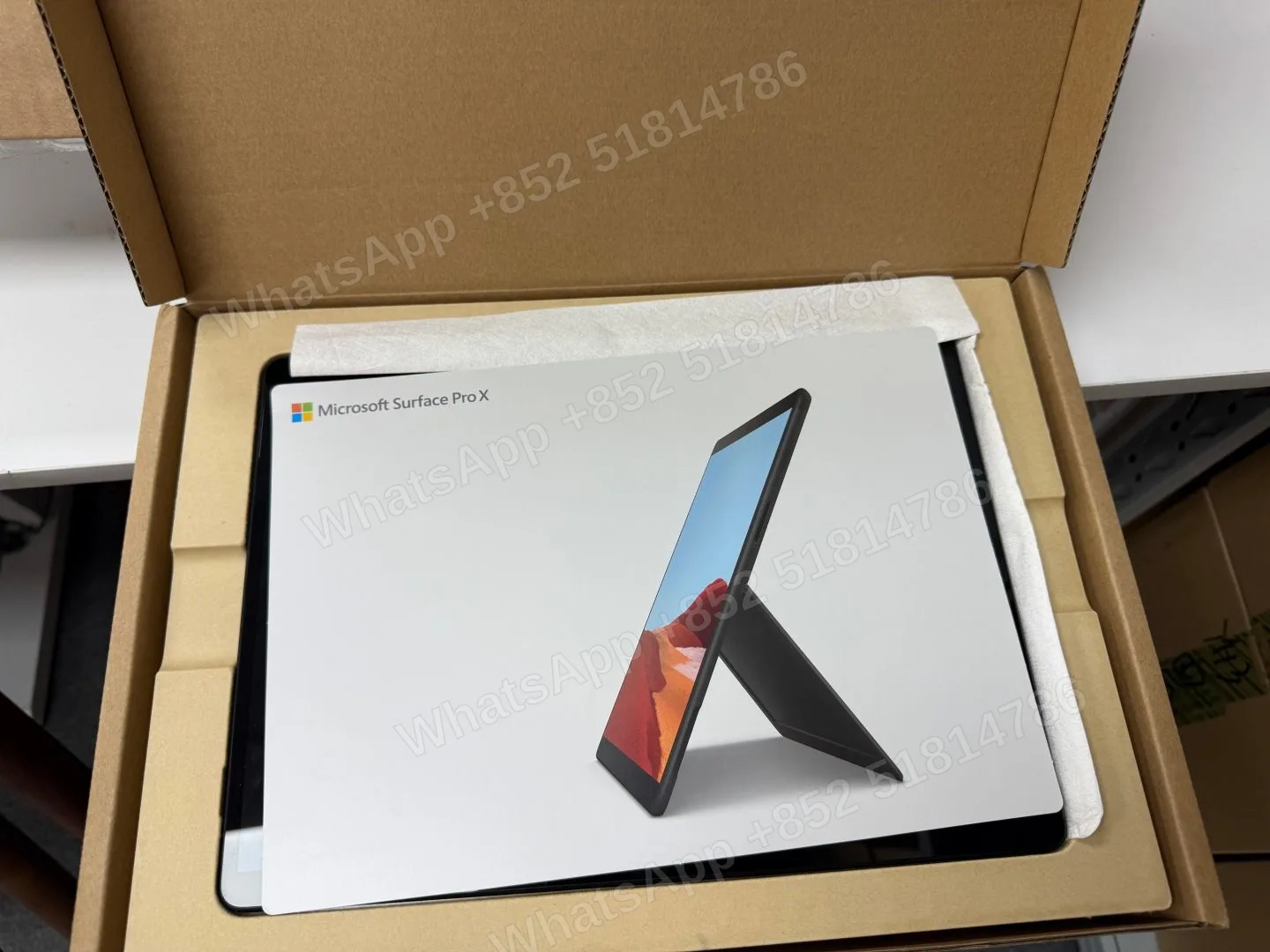 Surface Pro X LTE 13英寸 - LiuDao stock photo 1