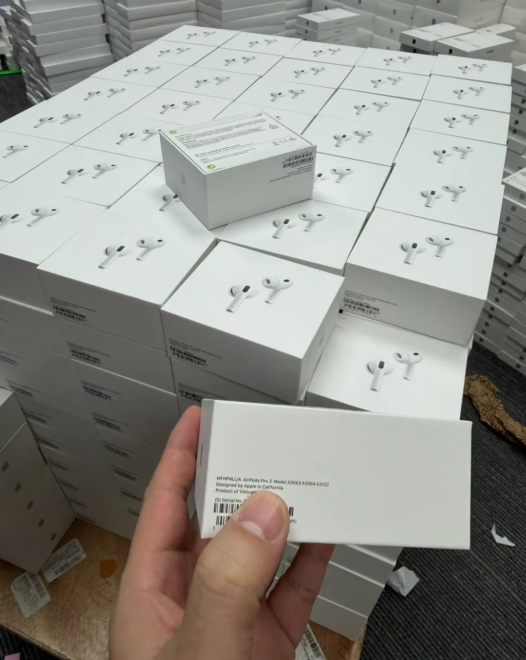 US AirPods Pro 3 (HP4) - LiuDao AirPods stock photo 1